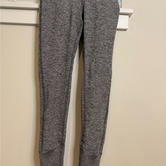 ALO Yoga Light Gray and Heather Gray Leggings - Picture 3 of 13